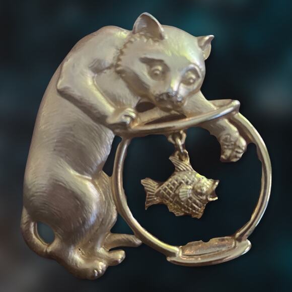 Vintage JJ Signed Cat in Fish Bowl Gold Tone Brooch - Picture 1 of 3